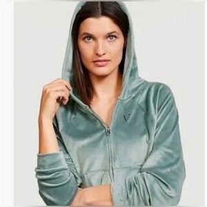 Victoria’s Secret On Point Velour Cropped Zip Up Minty Green